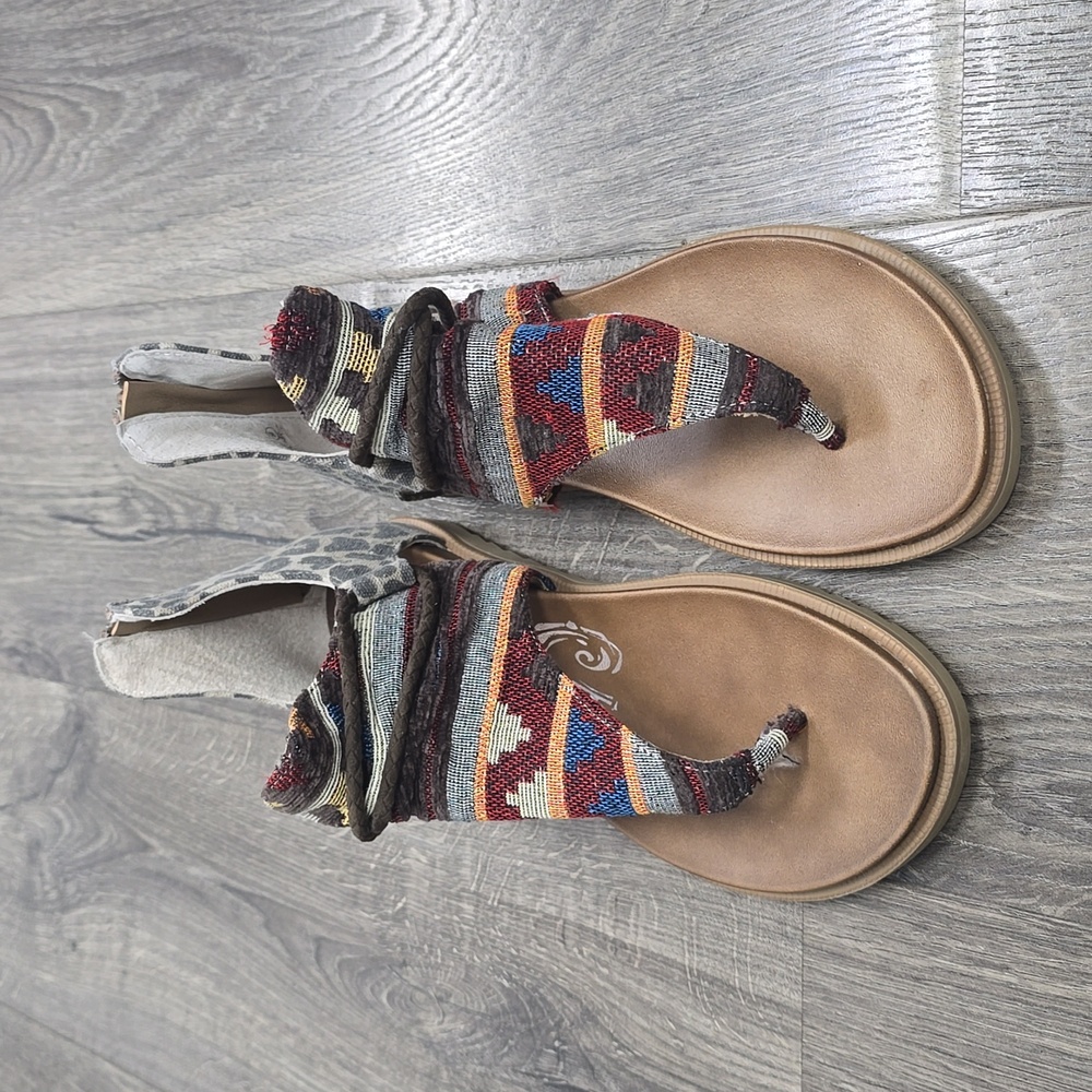 NWOT Very G  Women's Sandal size 9